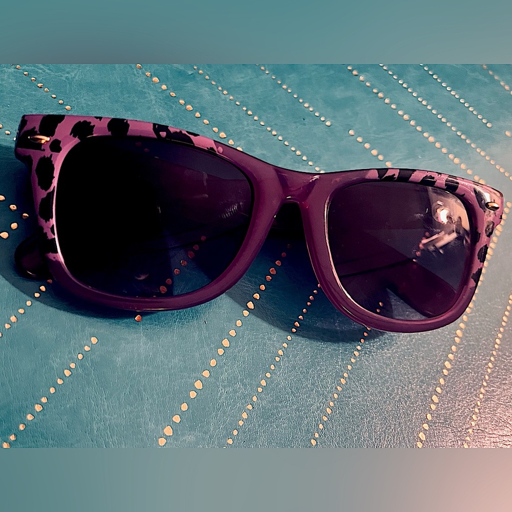 Betsey Johnson Violet/Purple Cheetah Print Wayfarer Style Sunglasses SUPER CUTE!